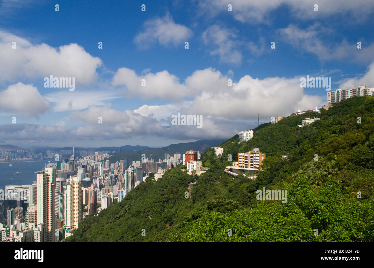 Appartement résidentiel de luxe les immeubles et les maisons sur le pic de Hong Kong. Banque D'Images