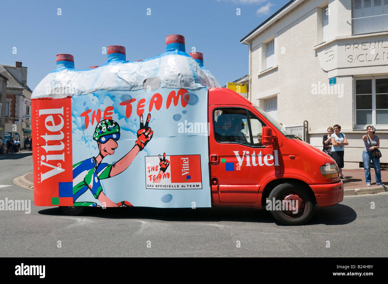 Tour de France 2008 caravane - van parrainé par "Vittel" l'eau de source, France. Banque D'Images
