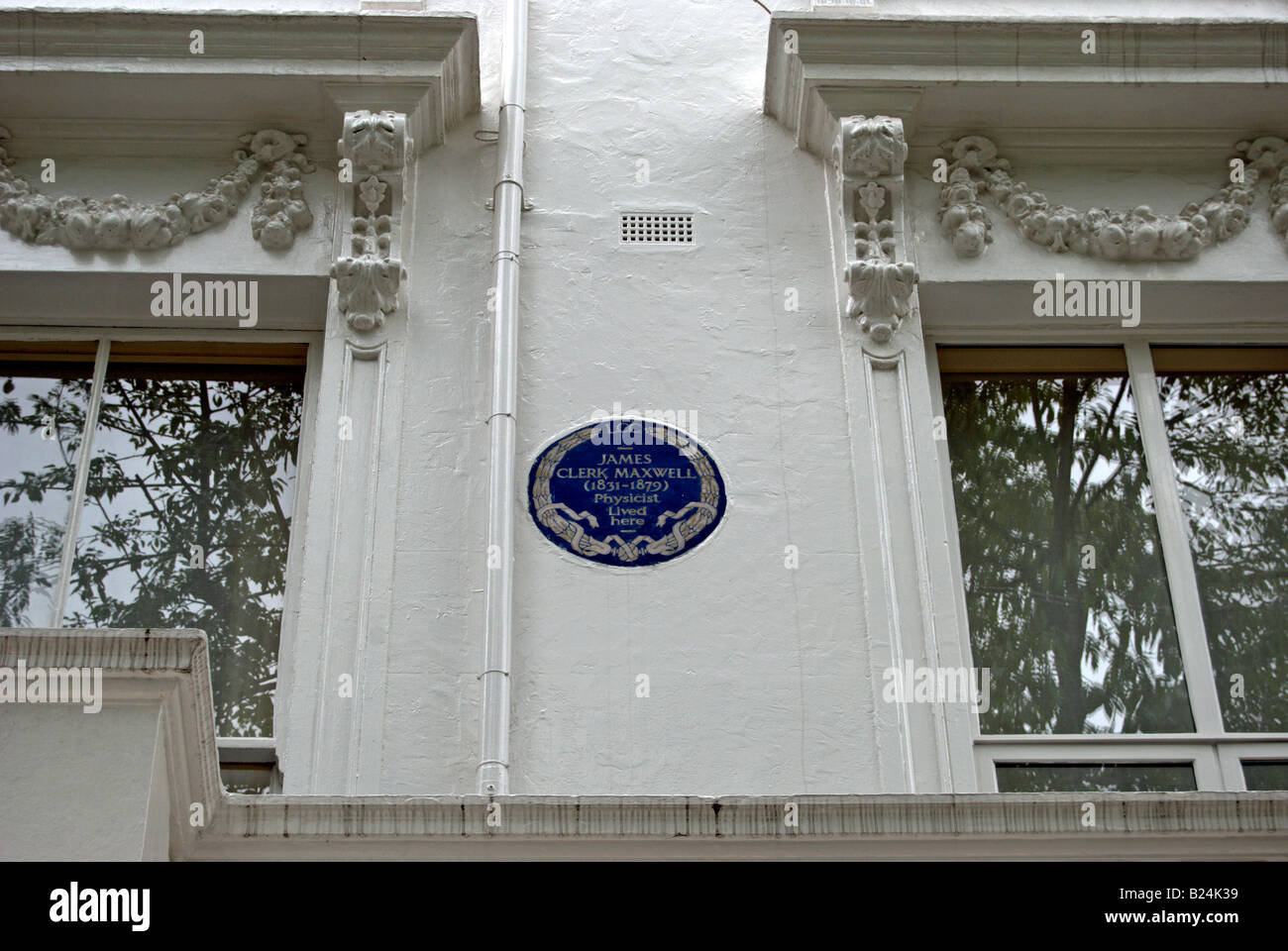 Blue plaque marquant une ancienne maison du physicien James Clerk Maxwell, en terrasse, les jardins du palais de Kensington, Londres, Angleterre Banque D'Images