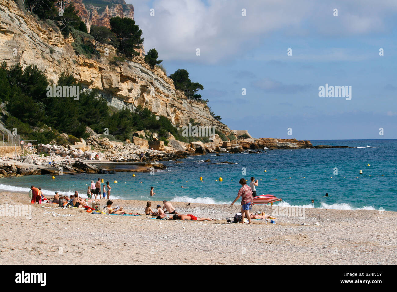 Vue de la plage de Cassis, La Côte d'Azur, sud de la France. Banque D'Images