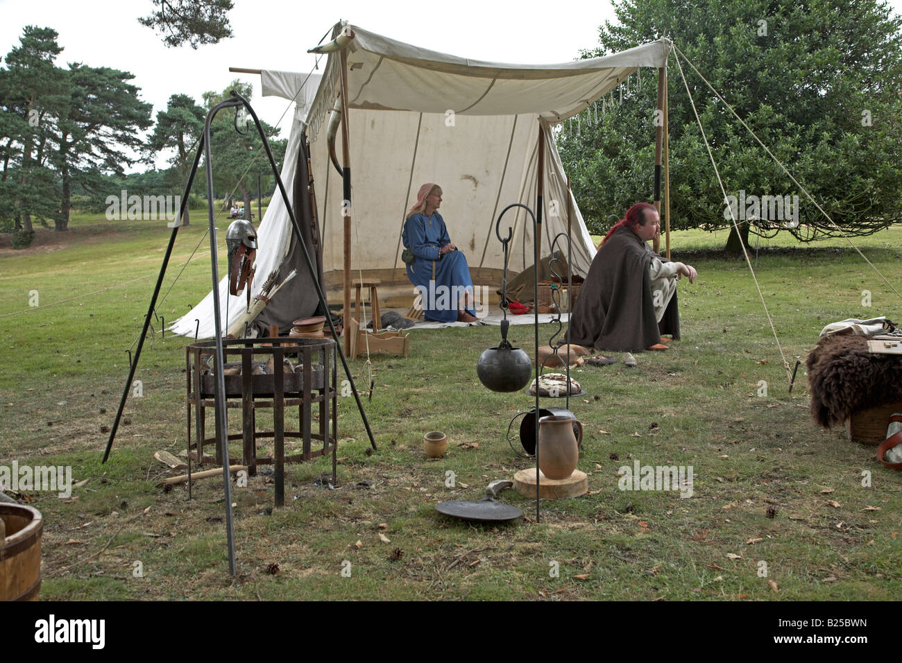 Ormsgard Anglo-Saxon de reconstitution historique. Sutton Hoo, dans le Suffolk, Angleterre Banque D'Images