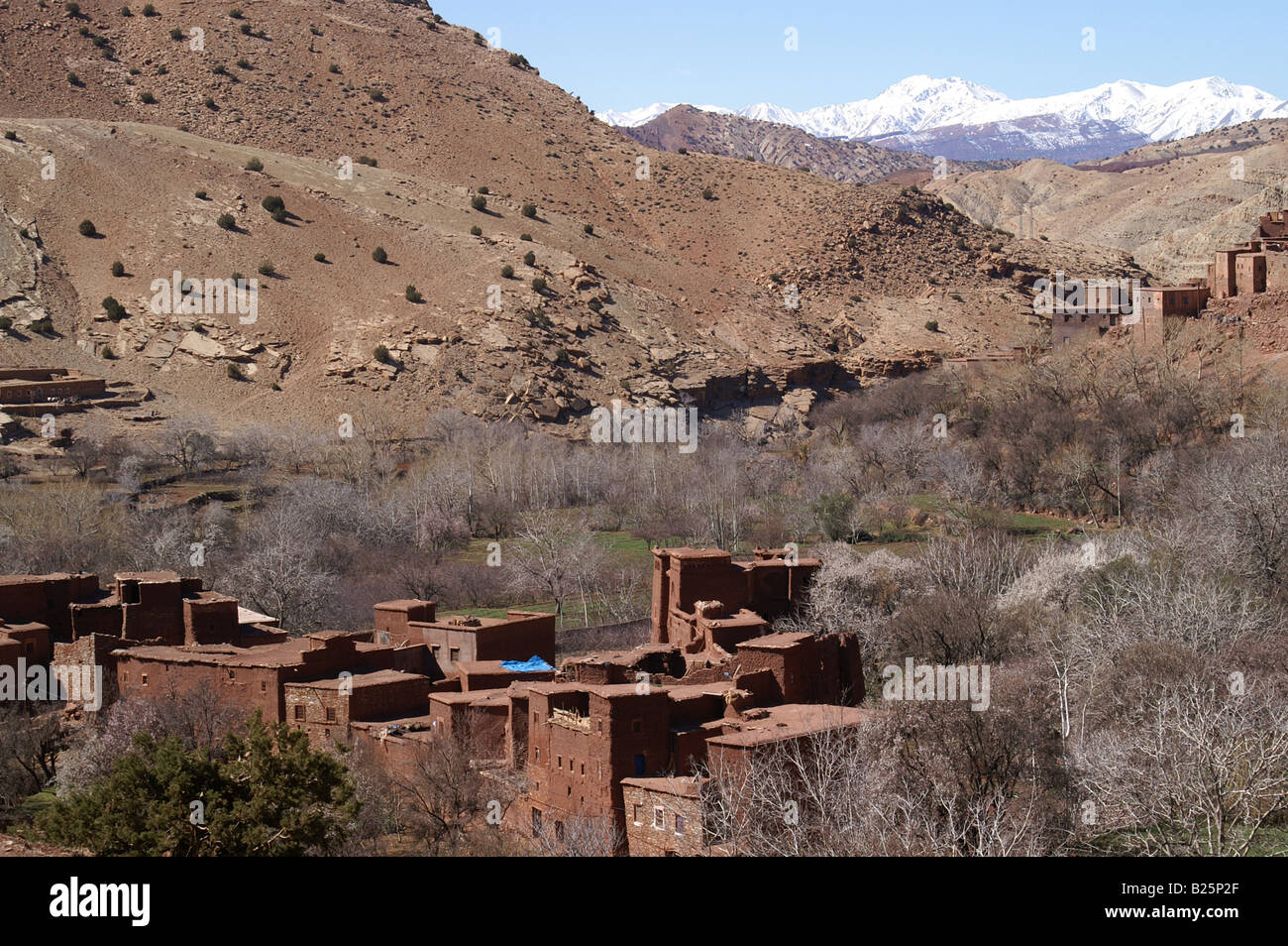 Le village de Tijhza dans les montagnes du Haut Atlas, Moroccco Banque D'Images
