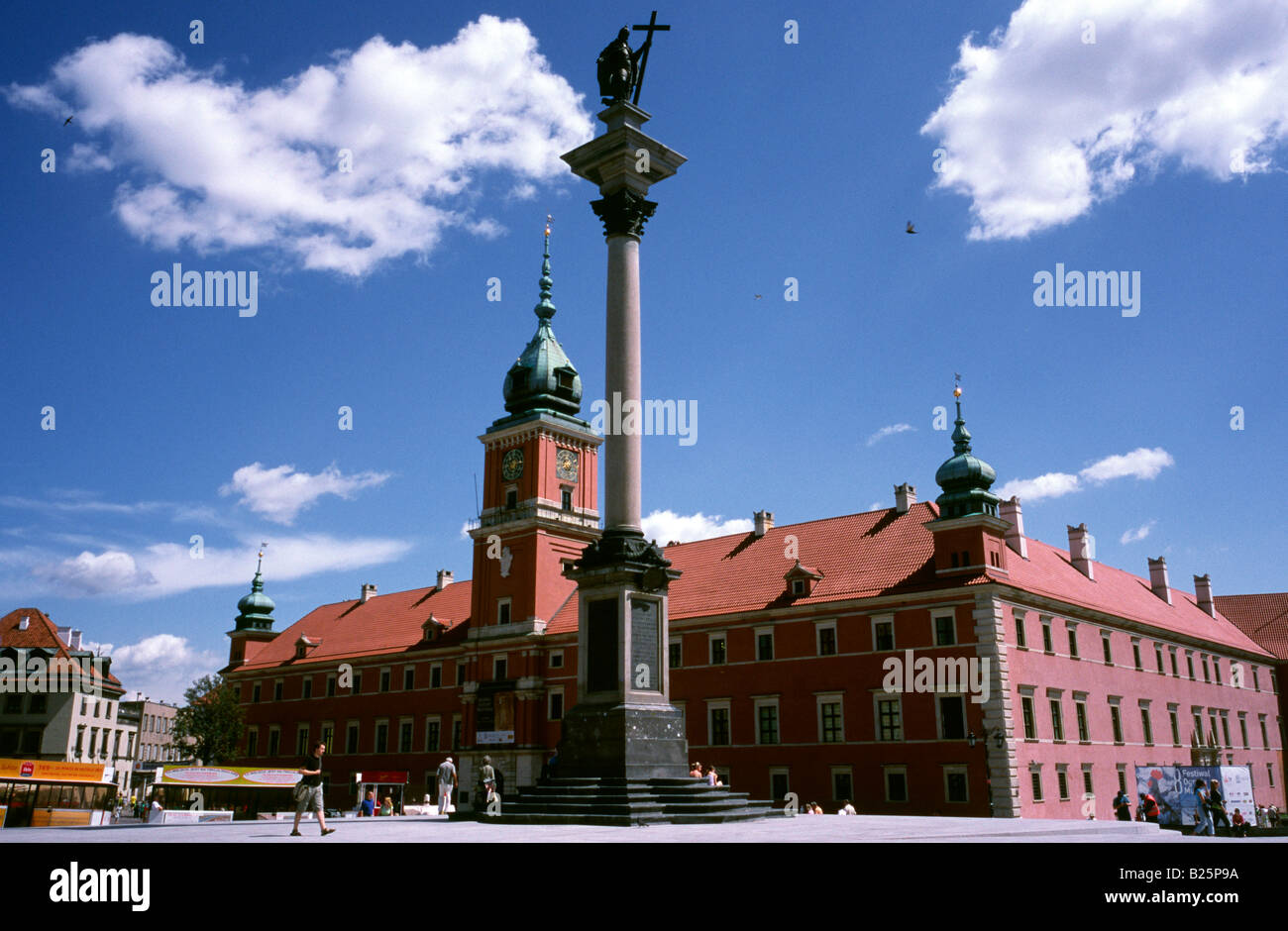 Le 9 juillet 2008 - Zygmunt's column et le Château Royal à la place du Château (Plac Zamkowy) dans le Stare Miasto, la vieille ville de Varsovie. Banque D'Images