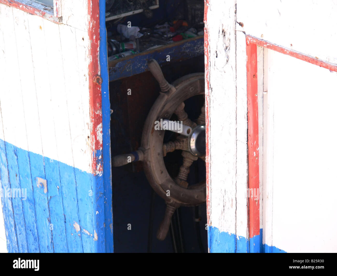 Une photo d'un volant d'un bateau Banque D'Images