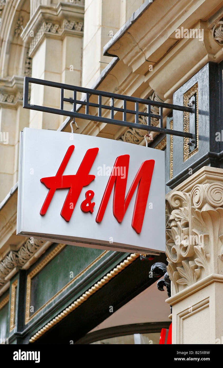 H&M La boutique sign Angleterre Royaume-Uni Banque D'Images