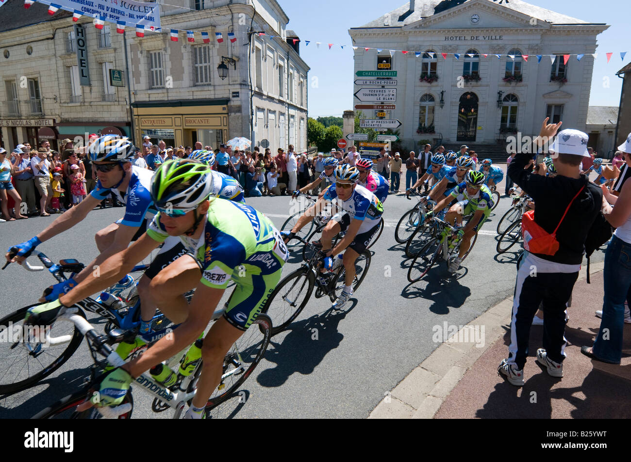 Tour de France 2008 - cavaliers en peloton sur la plus longue étape de 232 km (5) - 232 kms (9 juillet), Preuilly-sur-Claise, France. Banque D'Images
