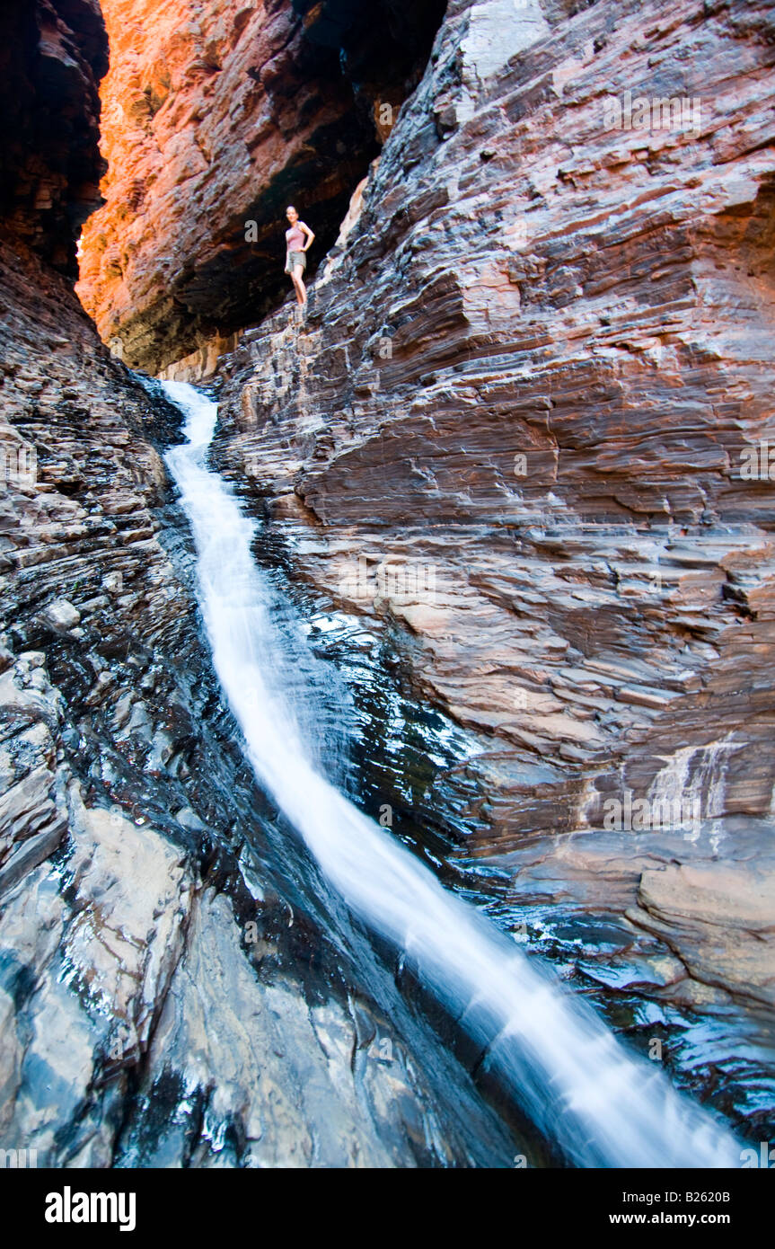 Cascade dans le parc national de Karijini, Australie occidentale Banque D'Images
