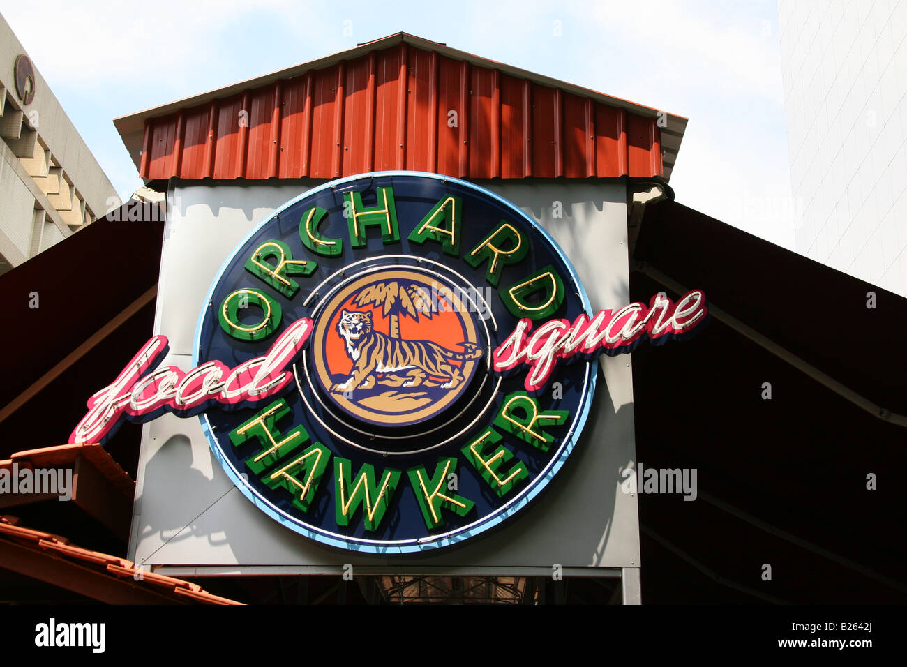 Le Verger Hawker Food Square signer dans le centre de Singapour. Orchard Road est la principale zone commerçante de la ville. Banque D'Images