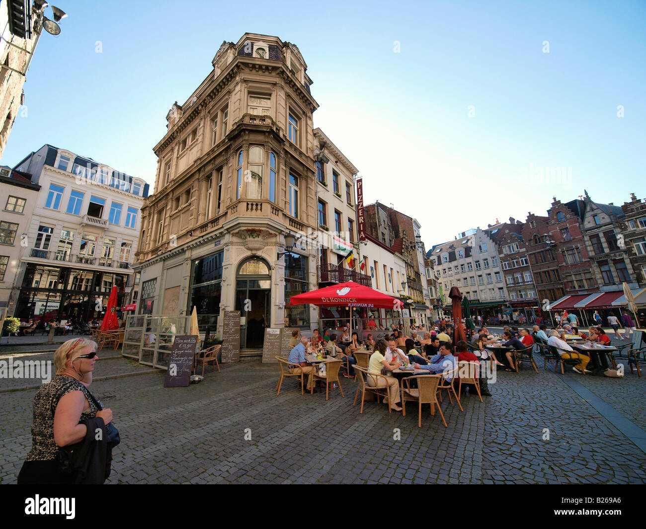 Handschoenmarkt square dans le centre-ville historique d'Anvers Flandre Belgique Banque D'Images