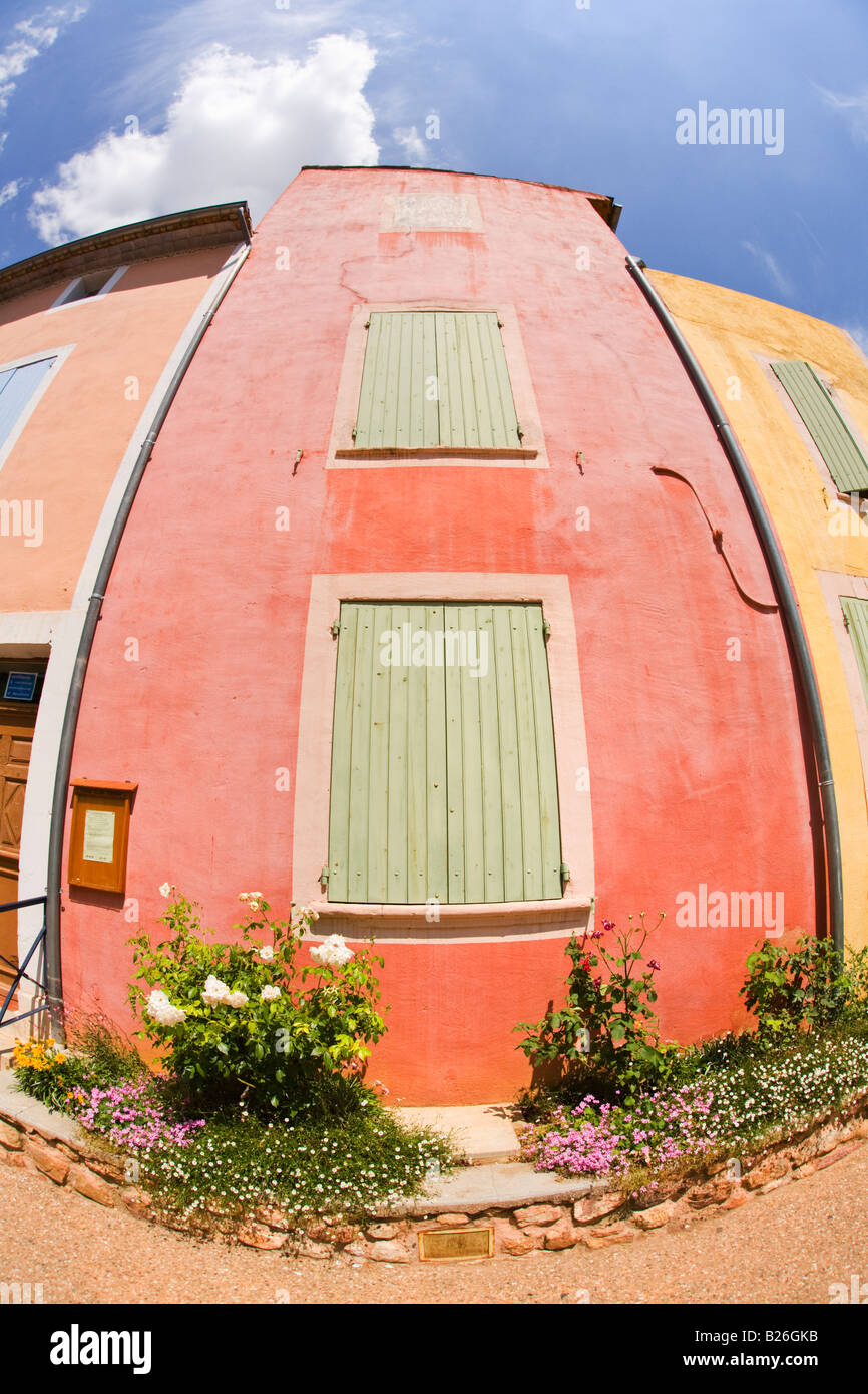 Maison colorée en roussillon provence france Banque D'Images