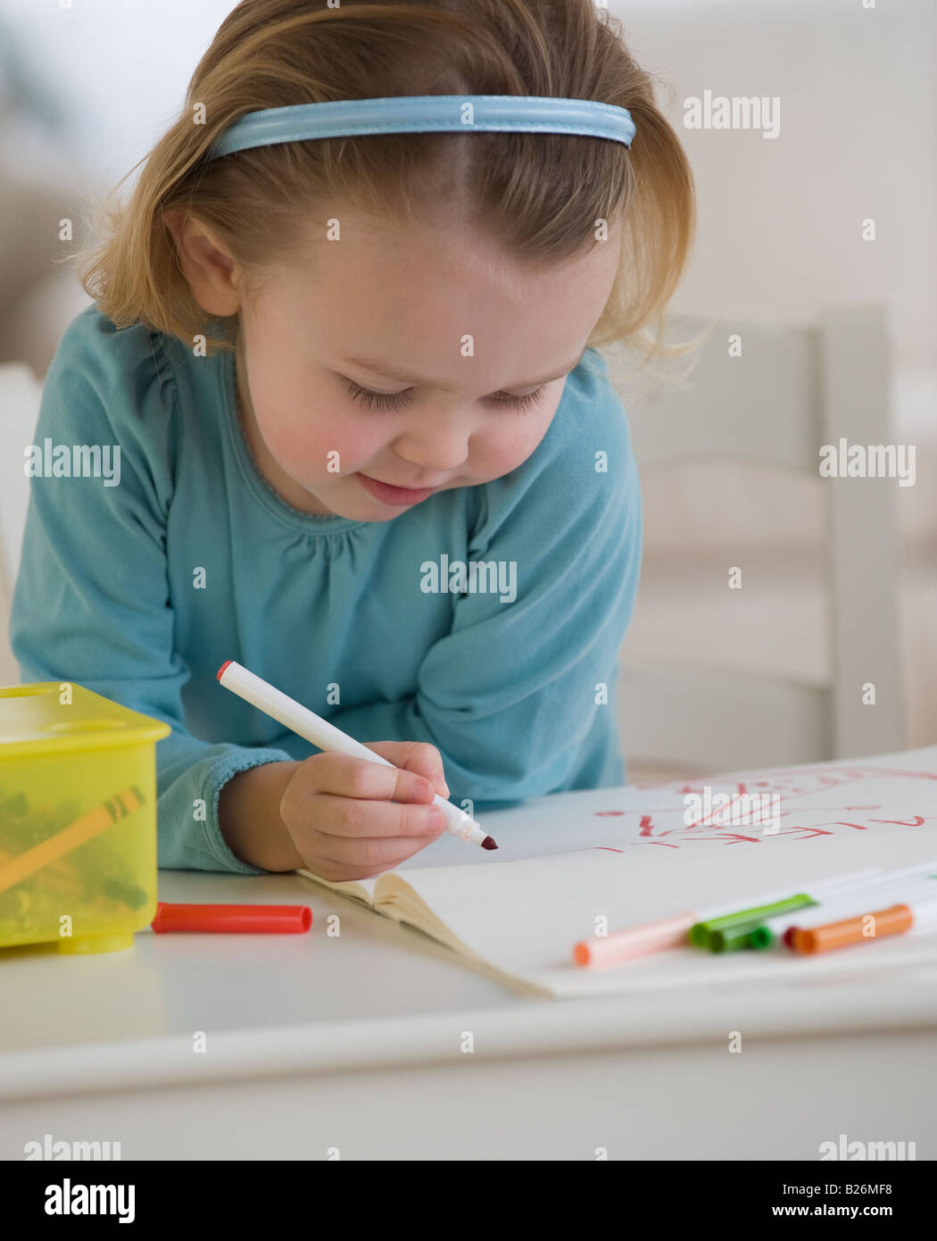 Close up of girl coloring Banque D'Images