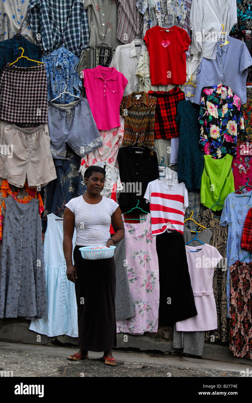Vente de vêtements femme haïtienne sur le marché, Jacmel, Haïti,  Hispaniola, Caraïbes, Amériques Photo Stock - Alamy