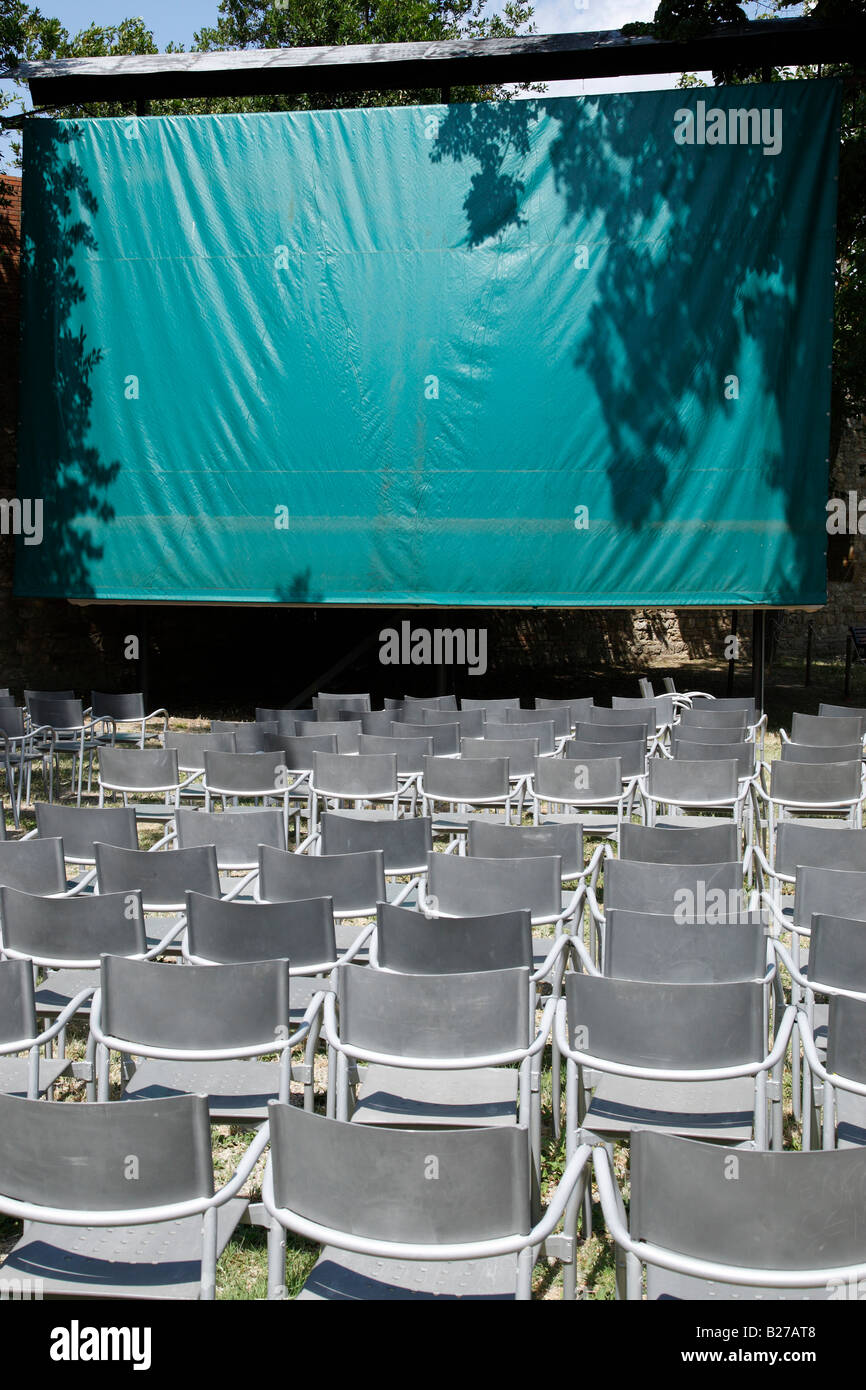 Vide cinéma en plein air à l'intérieur de la Rocca San Gimignano delle belle Torri toscane italie Europe Banque D'Images