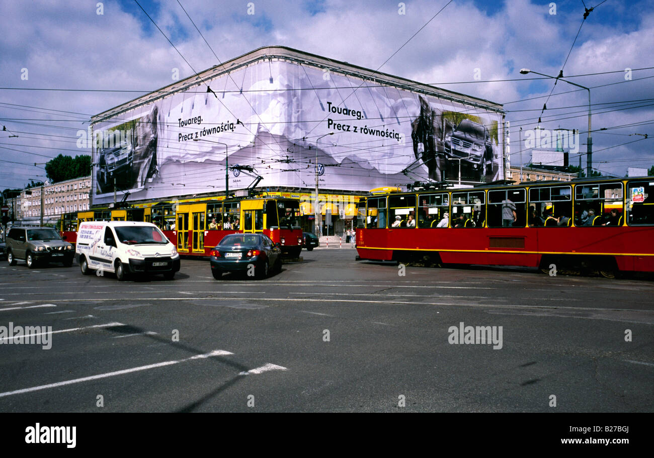 10 juillet 2008 - VW publicité couvrant un bâtiment à l'intersection de Jana Pawla II et Solidarnosci en polonais de Varsovie. Banque D'Images