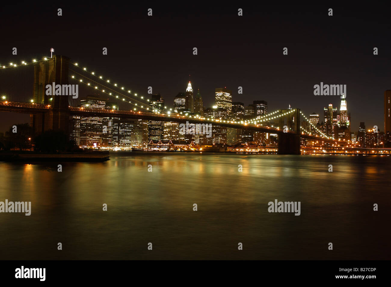 Pont de Brooklyn et Manhattan skyline at night - New York City, USA Banque D'Images