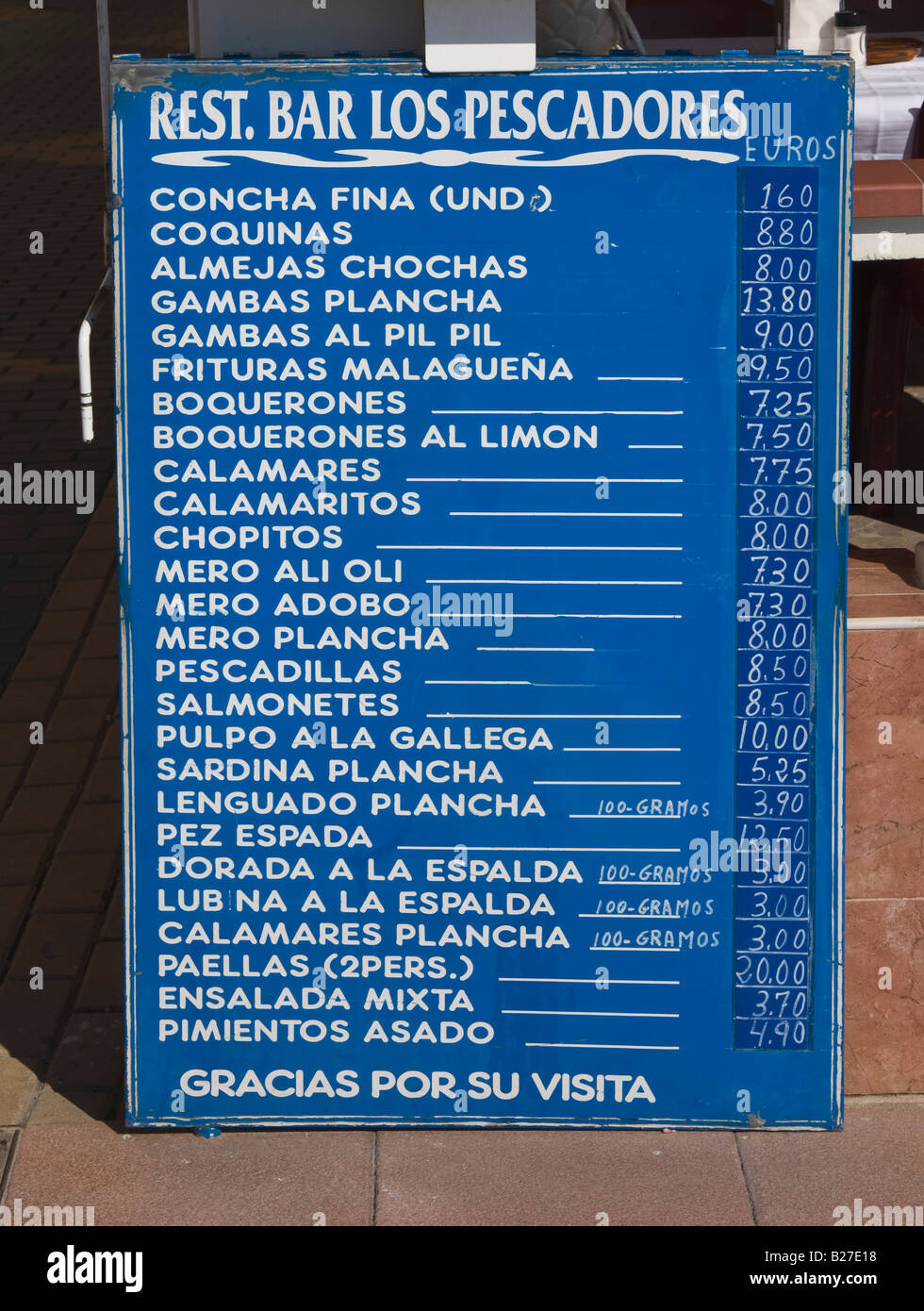 Restaurant de poisson menu Los Pescadores en langue espagnole La Carihuela Torremolinos Province de Malaga Costa del Sol Espagne Banque D'Images