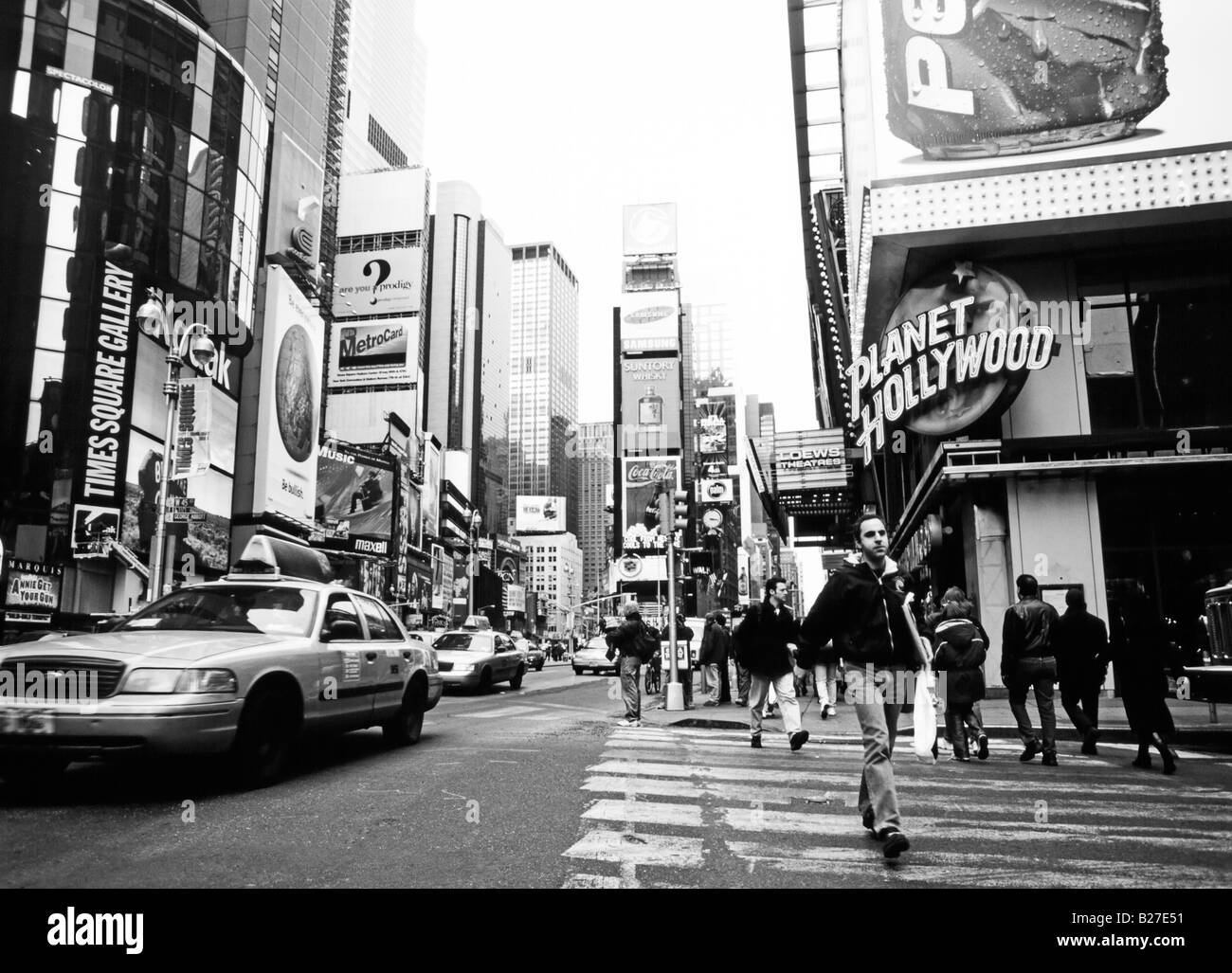 Times Square, Busy Manhattan Street Scene, Taxicabs, New York, État de New York, États-Unis Banque D'Images