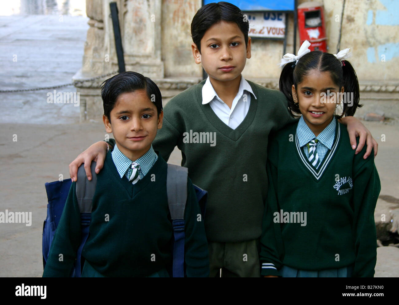 Les enfants indiens dans l'uniforme scolaire, Udaipur, Inde Banque D'Images