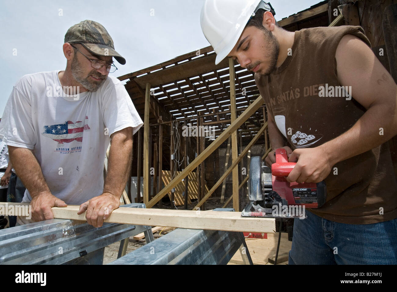 Les décrocheurs apprennent des compétences en construction Banque D'Images