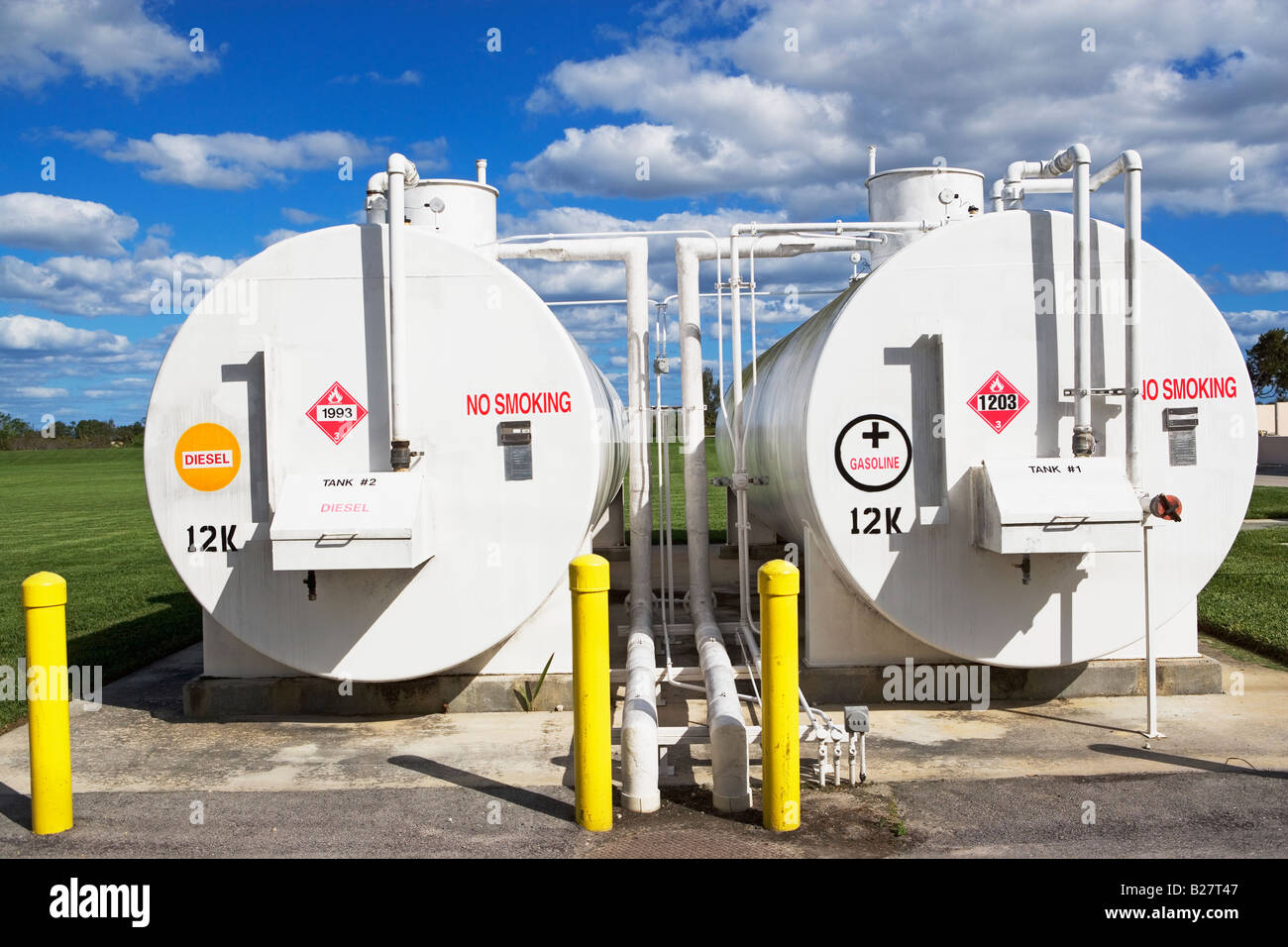 Raffinerie de pétrole des réservoirs Banque D'Images