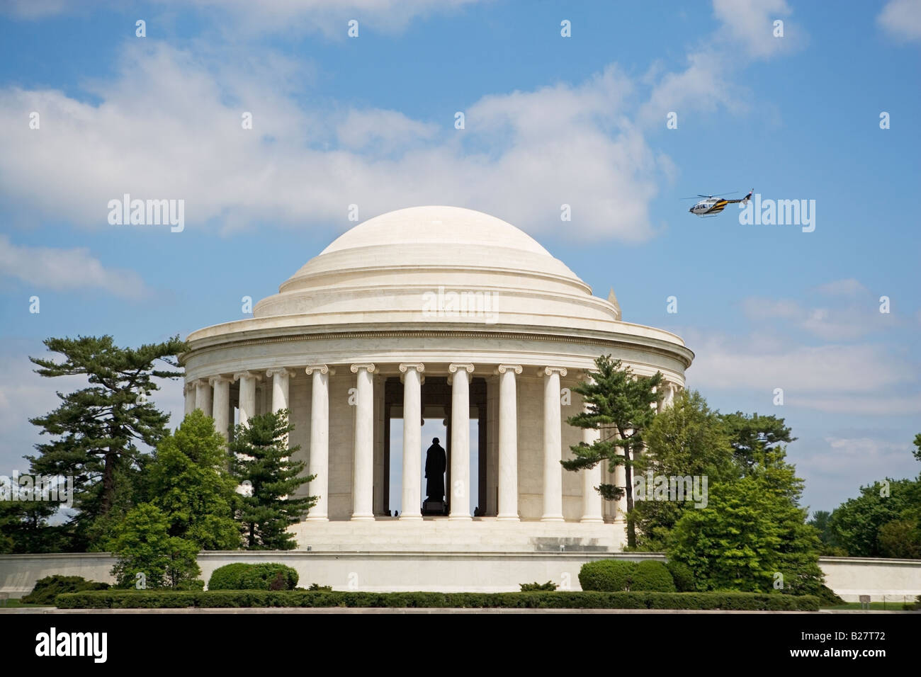 Hélicoptère survolant Jefferson Memorial, Washington DC, United States Banque D'Images