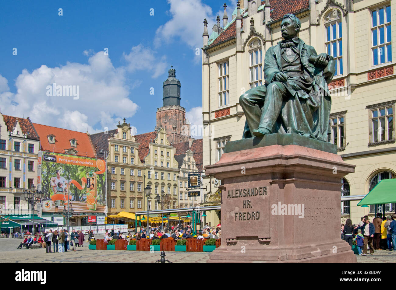 Wroclaw, Silésie, Pologne. Statue de Alexandra Fredro (comédie, dramaturge polonais 1793-1876) dans le Rynek (place du marché). Banque D'Images