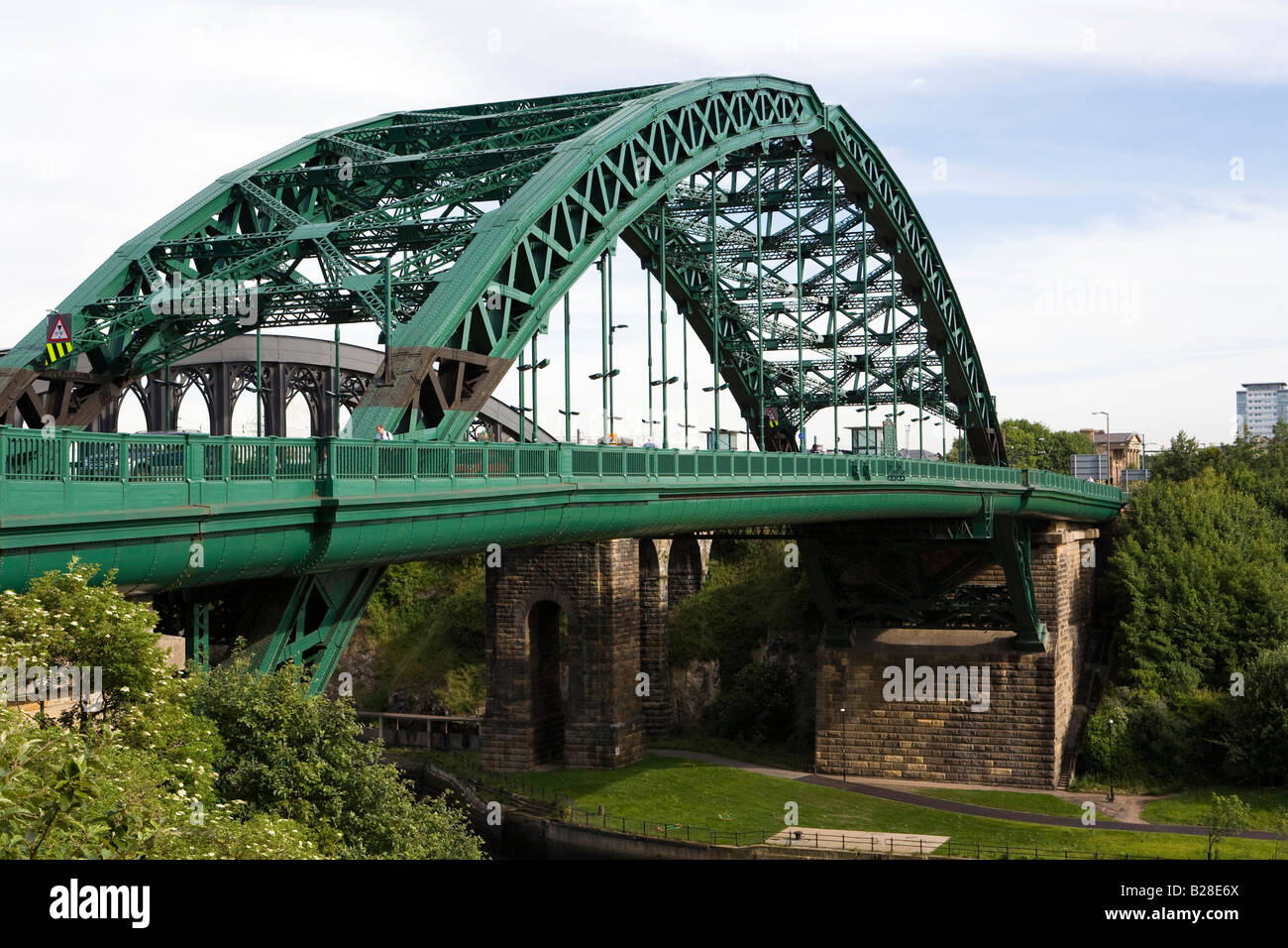 UK de Tyne et Wear Sunderland Wearmouth pont routier sur l'usure de la rivière Banque D'Images