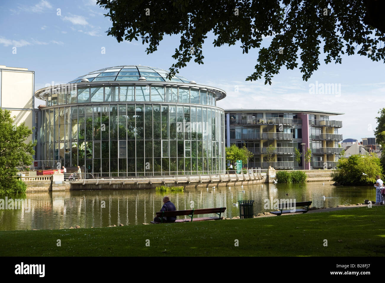 UK de Tyne et Wear Sunderland Mowbray Park Winter Gardens, de l'autre côté de la Lake Banque D'Images