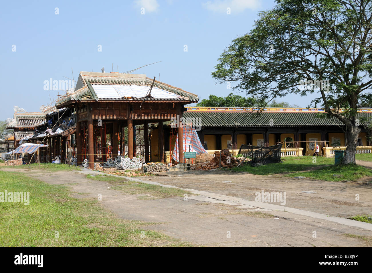 Les travaux de restauration en cours à l'ancienne citadelle endommagée par la guerre du Vietnam Vietnam Hue Hue Banque D'Images