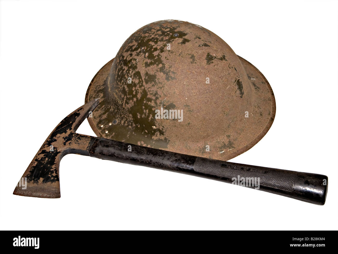 La hache de pompier britannique et le casque à partir de la Seconde Guerre mondiale, UK Banque D'Images