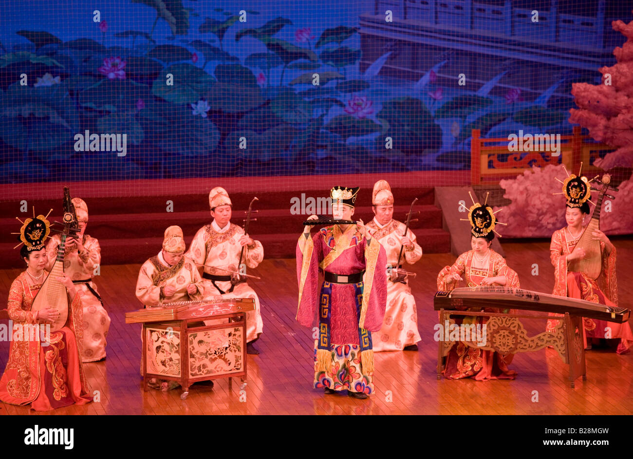 Les musiciens en spectacle de danse Tang Grand Opera House de Shaanxi Xian Chine Banque D'Images