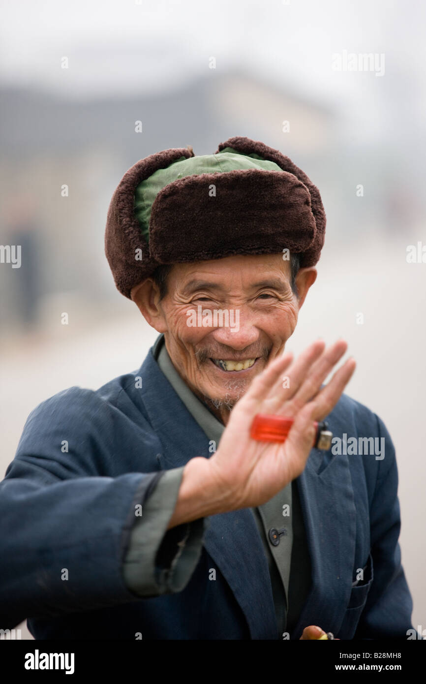 L'homme chinois dans la vieille ville de Xingping Chine Fuli Banque D'Images