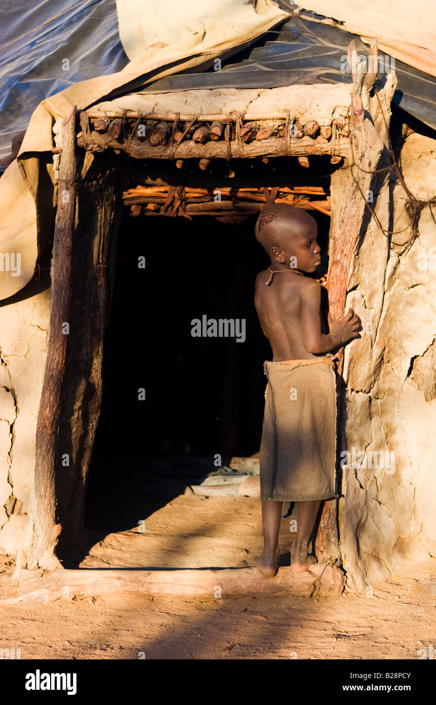 Enfant Himba en Namibie Banque D'Images