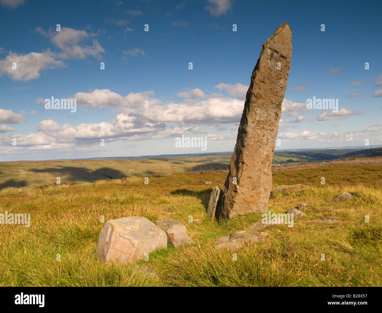 Standing Stone sur North York Moors National Park au-dessus de Rosedale Banque D'Images