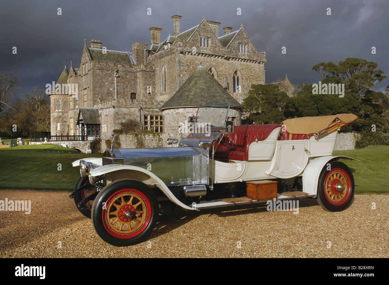 1909 Rolls-Royce Silver Ghost en face du Palace House, Beaulieu Banque D'Images