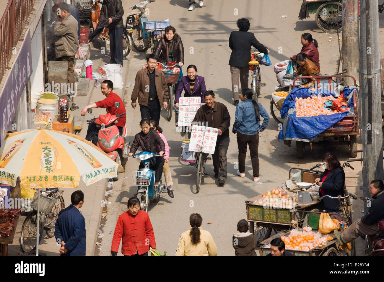 Marché de rue traditionnelle chinoise vue de la Muraille Xian Chine Banque D'Images