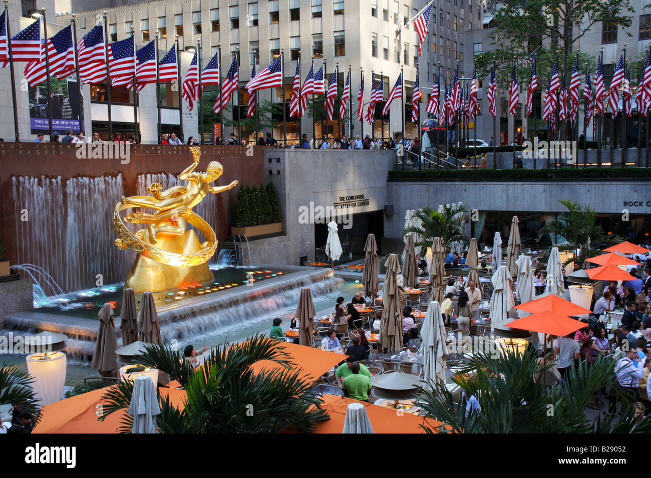 Le Prometheus statue en or dans le Rockefeller Center - New York City, USA Banque D'Images