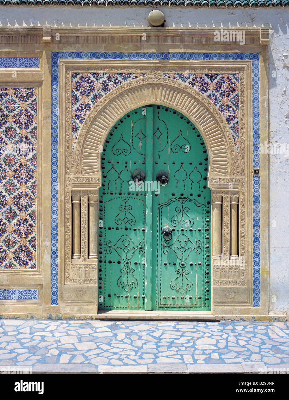 Tunisia architecture tile doorway Banque de photographies et d'images à  haute résolution - Alamy