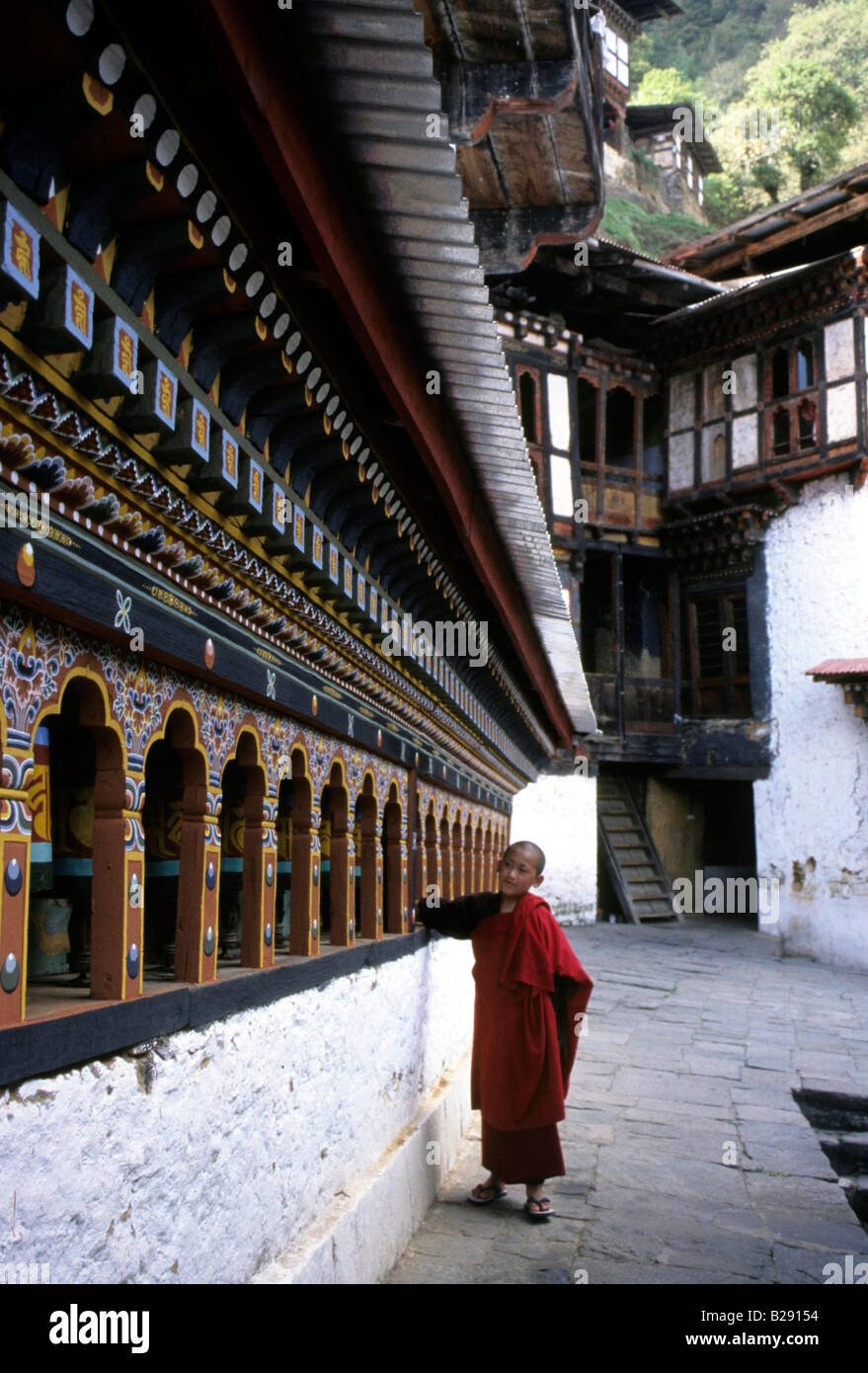 Moine au monastère de cerisier près de Thimphu, Bhoutan de l'Ouest Banque D'Images