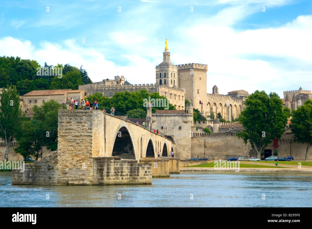 Le Pont d'Avignon et palais des Papes Avignon Provence France Banque D'Images