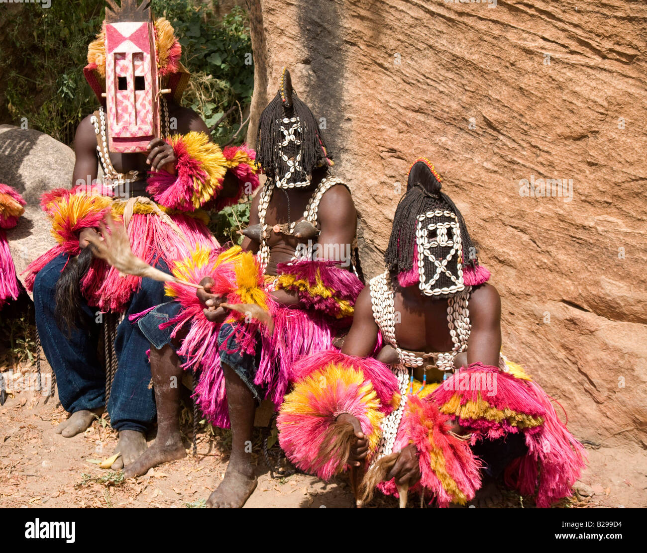 Danse Du Masque Dans Le Village Dogon De Tireli Dogan Mali Bandiagara Pays Village Tireli danse masquée de cérémonie Photo  Stock - Alamy