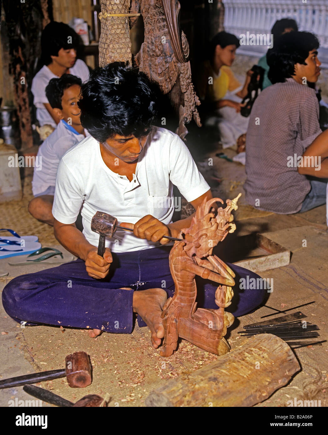Sculpteur sur bois Bali Indonésie Date 28 03 2008 WP Ref B548 1116530096 CRÉDIT OBLIGATOIRE Sem - Allemand Photos du Monde Banque D'Images