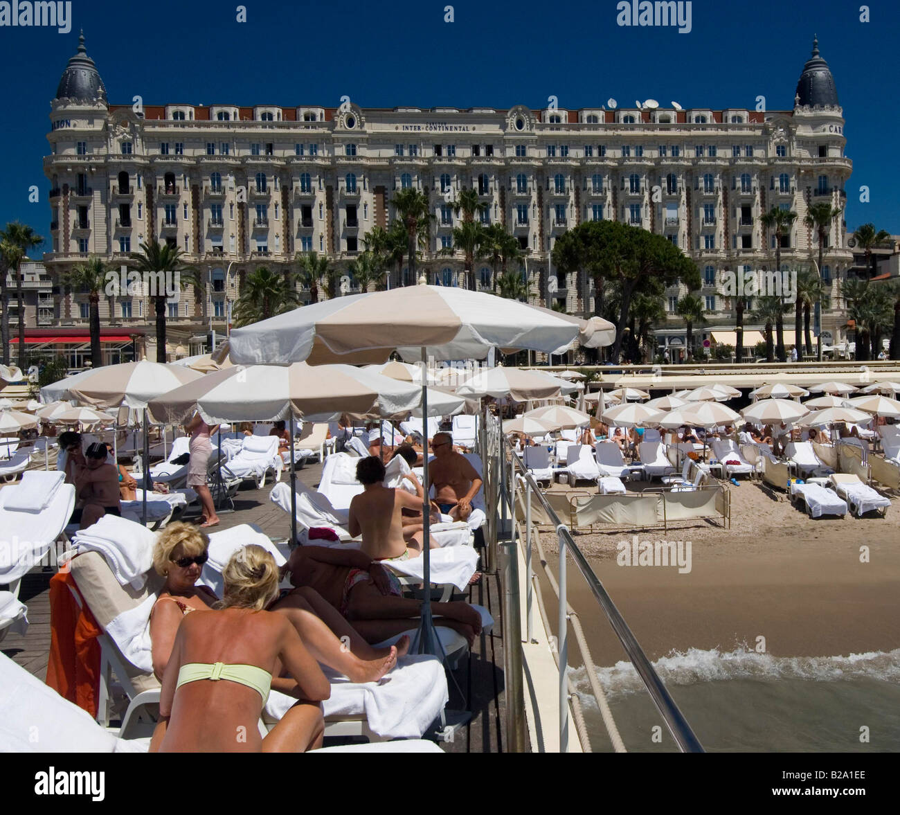 Sud De La France Cannes Carlton Hôtel Ponton Et Plage Banque