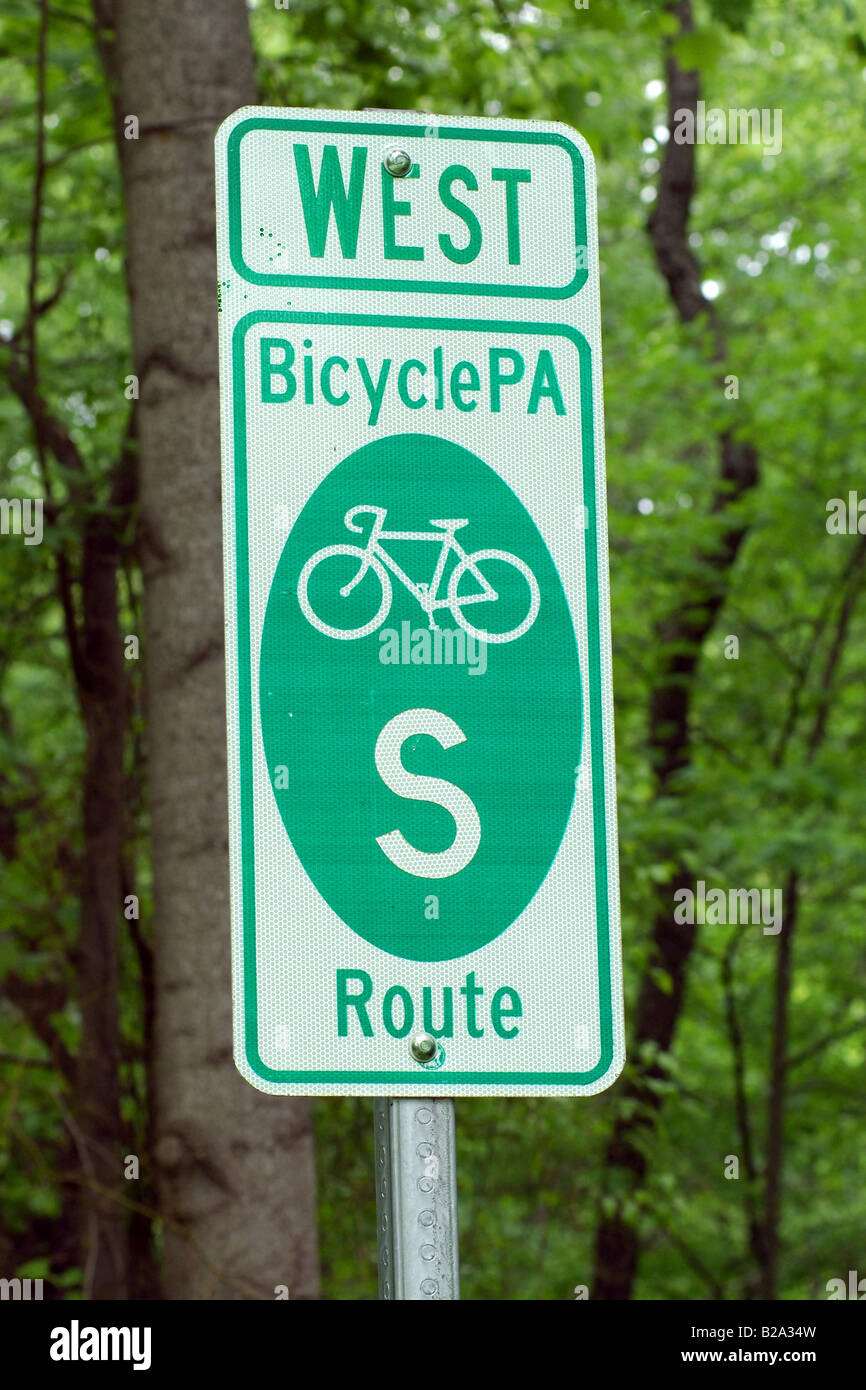 Location vélo panneau routier dans le parc d'État de Pennsylvanie Ohiopyle Banque D'Images