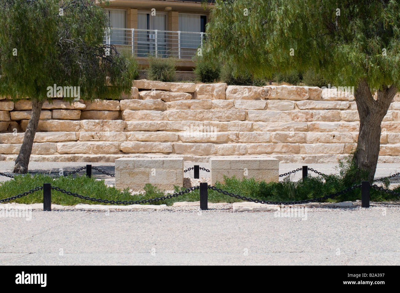 Israël Néguev Kibboutz Sdé Boker la tombe de David à gauche et droite de la Pola Ben Gourion Ben Gourion dans l'bgrnd Institut du patrimoine Banque D'Images