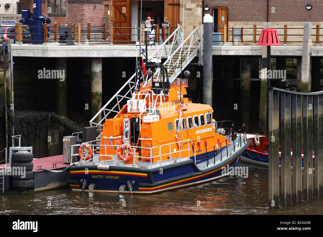 R.N.L.I. Whitby lifeboat et station de sauvetage, Whitby, North Yorkshire, Angleterre, Royaume-Uni Banque D'Images