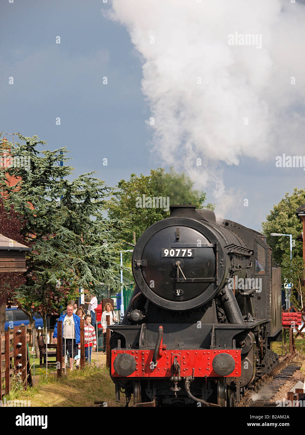 Ministère de la guerre (DEO) 2-10-0 austérité 90775 LOCOMOTIVE À VAPEUR SOUS À SHERINGHAM RAILWAY STATION NORTH NORFOLK ENGLAND UK Banque D'Images