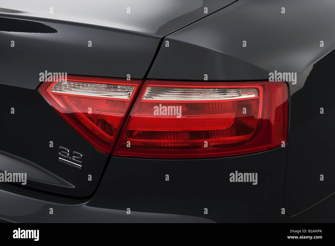 2008 Audi A5 3.2 Quattro en gris - Feu arrière Banque D'Images