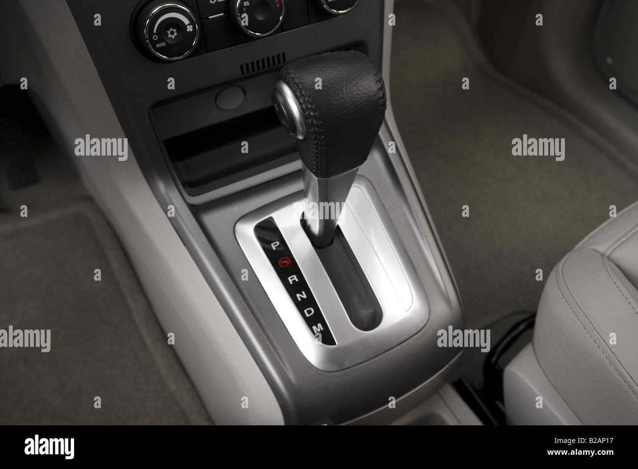 2008 Saturn Vue Green Line en bleu - console/centre de commande Banque D'Images