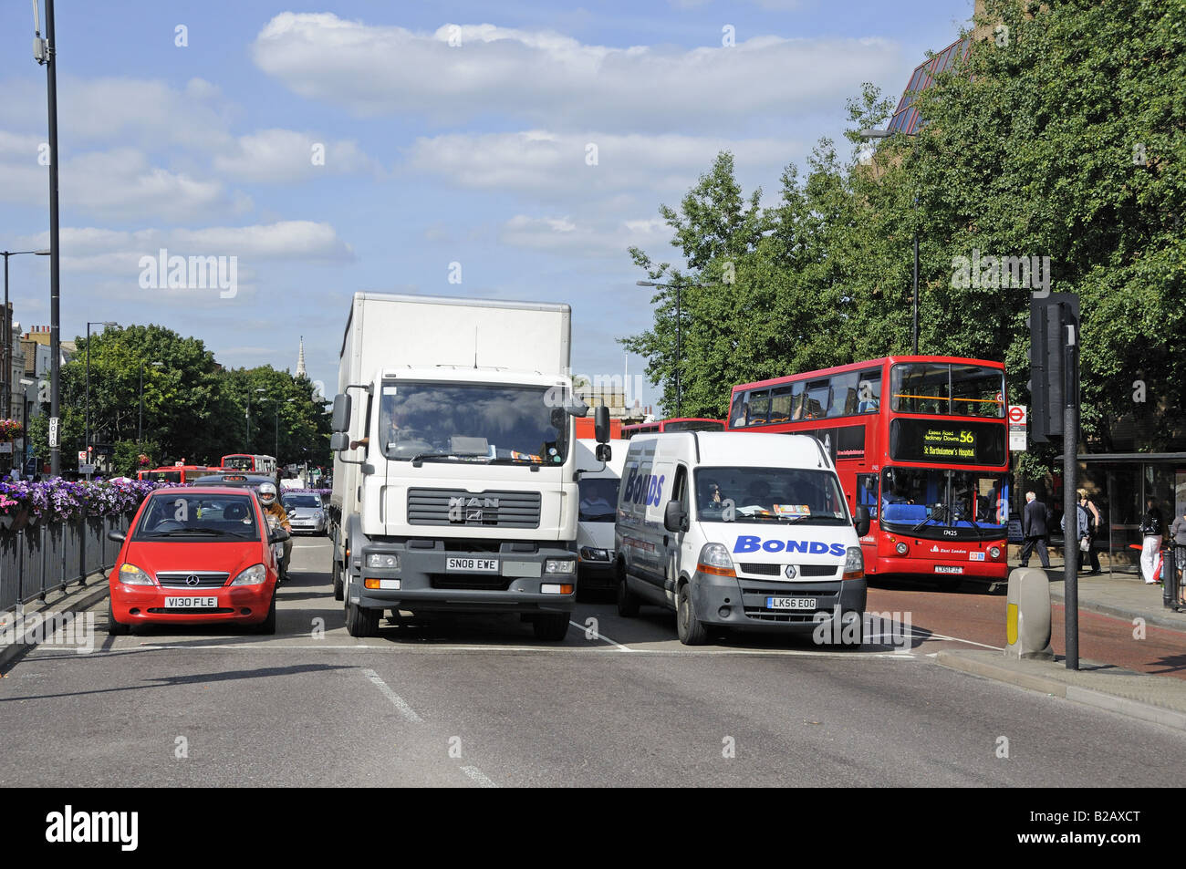 Les feux de circulation à Angel Islington Londres Angleterre Royaume-uni Banque D'Images